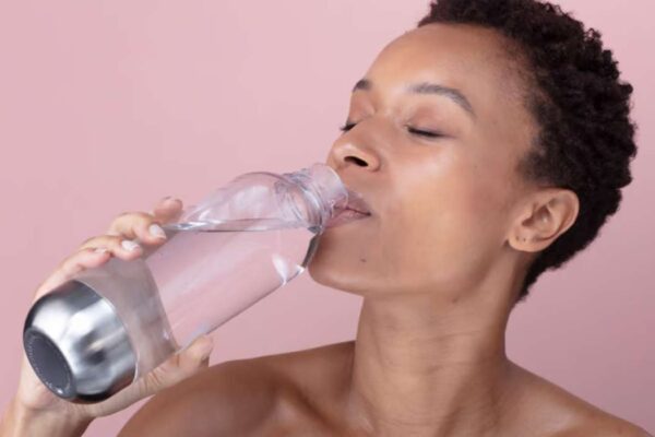 Quelle quantité eau boire peau