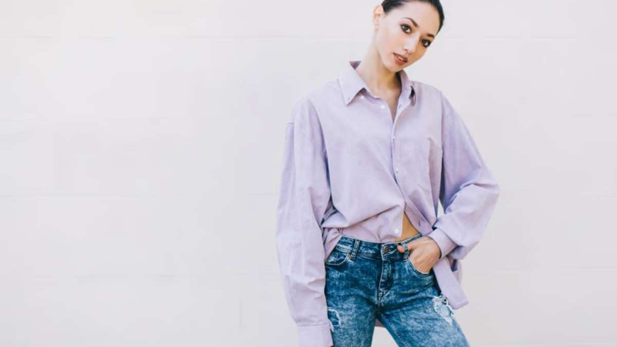 comment porter une chemise oversize avec un jean femme