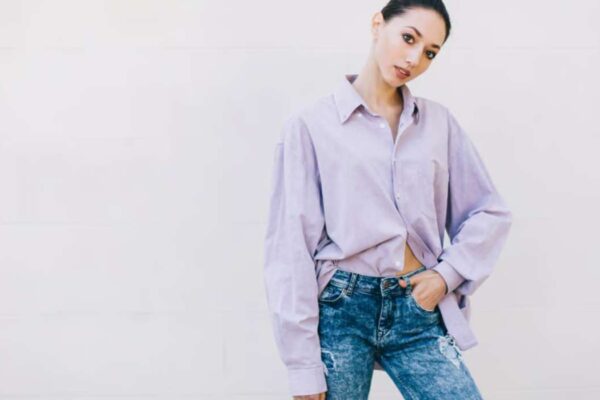 comment porter une chemise oversize avec un jean femme